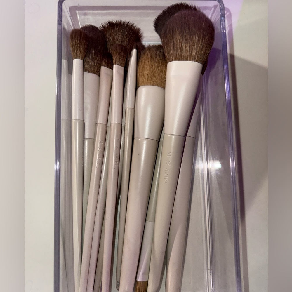 Makeup Brush Set with Cream Handles